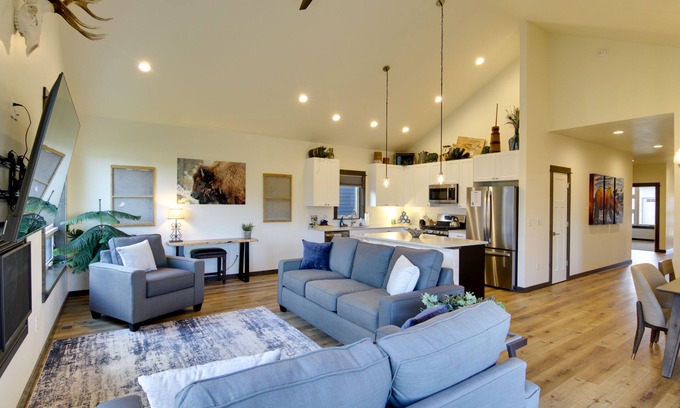 Four Corners Casa | Pet-Friendly Bozeman Home ~ 7 Mi to Downtown!