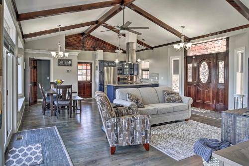 Branson West Casa | Pet-Friendly Branson Area Home Hot Tub, Game Room