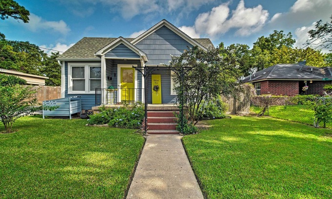 Brenham Cabaña | Pet-Friendly Brenham Cottage w/ Yard!