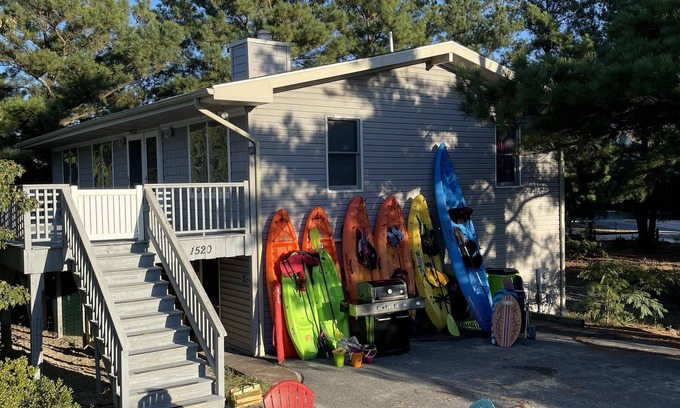 Broadkill Beach Casa | Pet friendly, Broadkill Beach rental with a large screened in area and open deck!