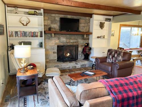 Deep Gap Casa | Pet friendly cabin on 5 Acres near Boone & parkway
