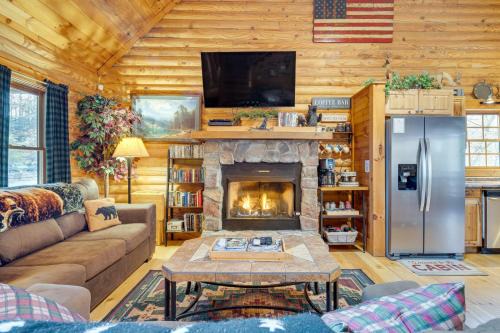 Lake Lure Casa | Pet-Friendly Cabin with Loft 5 Mi to Lake Lure!