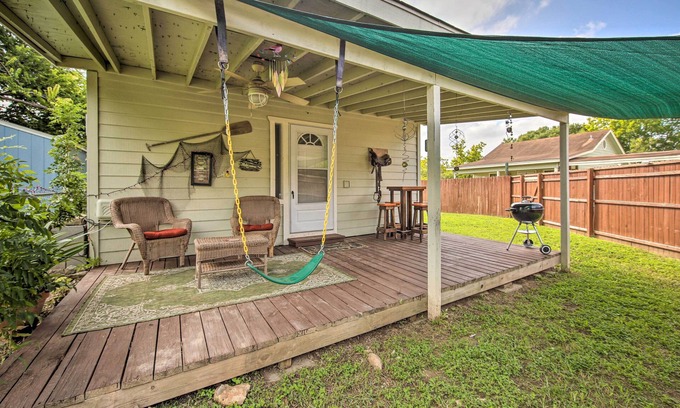 Canyon Lake Cabaña | Pet-Friendly Canyon Lake Studio: Fish, Boat, Relax