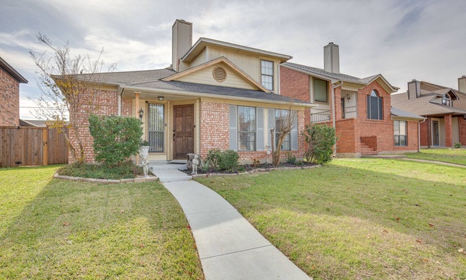 North Central Carrollton Casa | Pet-Friendly Carrollton Home w/ Fenced Backyard!