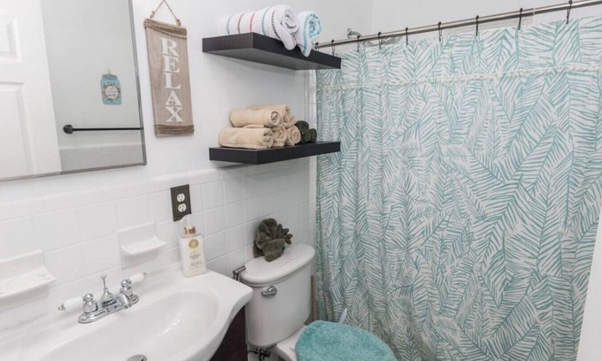 Panama City Apartamento | Pet Friendly Cheerful home on Emerald Coast