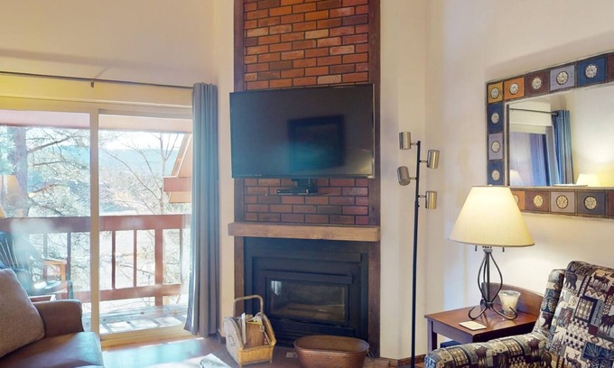 Angel Fire Condominio | Pet Friendly | Close to Lifts | Fireplace | Charming | Angel Fire Chalet 52