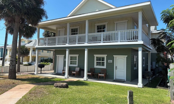 Port Aransas Condominio | Pet Friendly, Close to the Beach, Golf Cart Access