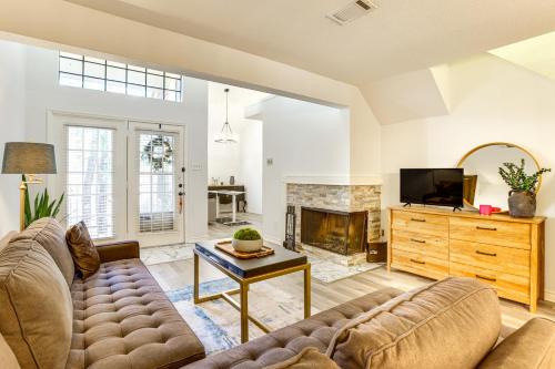 Bammel Apartamento | Pet-Friendly Condo with Pool Access in Houston