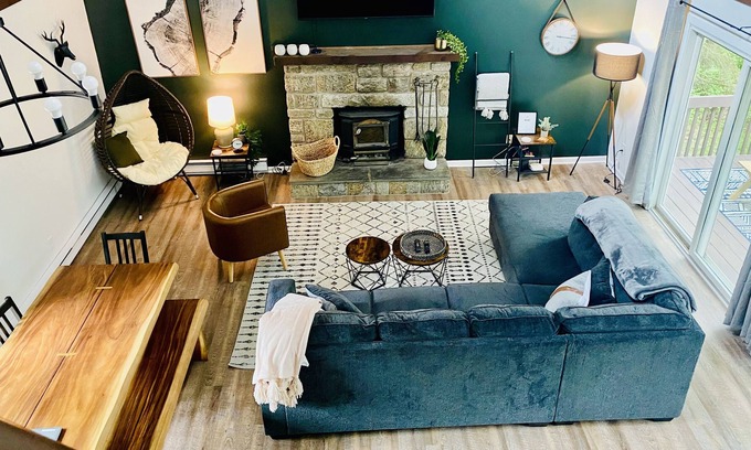 Long Pond Cabaña | Pet Friendly Cottage w/ Hot Tub, 2 decks, 2 lofts, fire pit--5 min from Kalahari