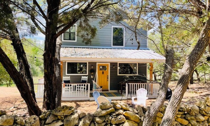 Wimberley Cabina | Pet friendly cottage:Great location:BBQ,Firepit