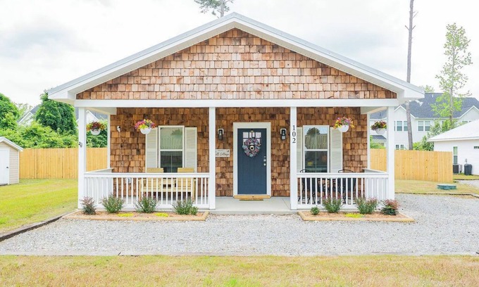 Hightsville Casa | Cozy Quiet Cottage: near Downtown and ILM Airport