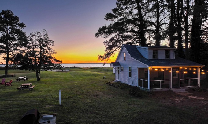 Fishing Creek Cabaña | Pet Friendly Delightful Waterfront Cottage on Hoopers Island, MD.