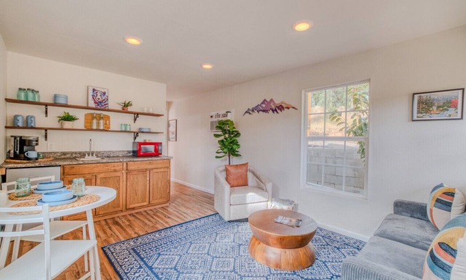 Alto Apartamento | Pet Friendly | Dog Run | New Remodel | Wildlife