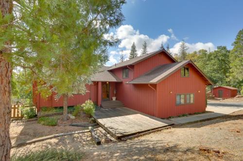 North Fork Casa | Pet-Friendly Escape with Game Room and Fire Pit!