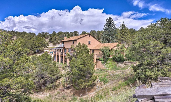 Salida Casa | Pet-Friendly Ranch - Decked Out w/ Hot Tub & Games