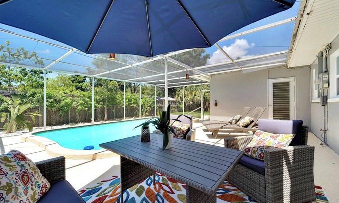 St. Petersburg - Clearwater Casa | Pet-friendly Family Retreat with Pool in St Pete