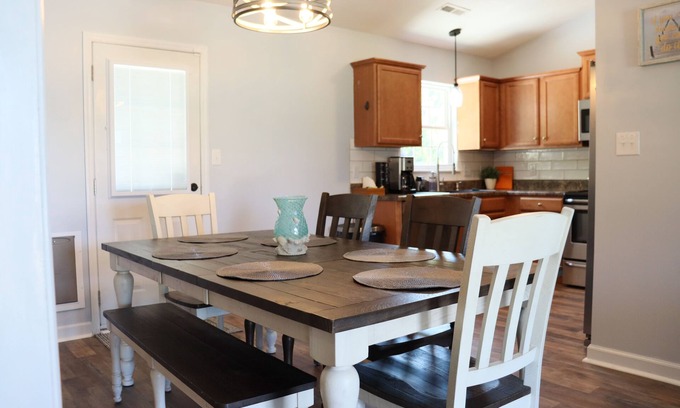Westgate Casa | Newly Renovated : Minutes from the airport, shopping, and bases