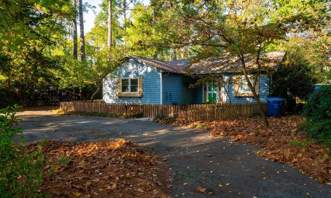 Wilmington Casa | Pet Friendly Family Oasis w/Hot Tub & Fireplace