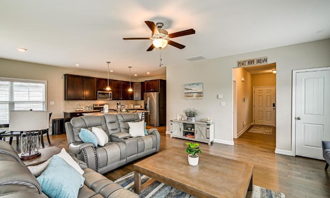 Fayetteville Casa | Pet-Friendly Fayetteville Home with Hot Tub!