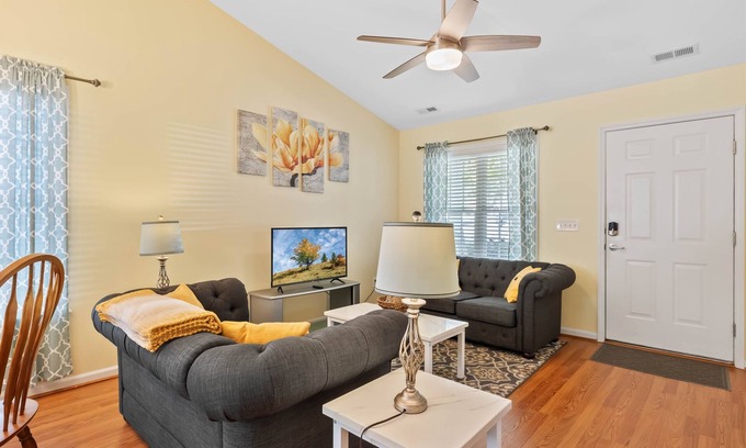 Wake Forest Casa | Pet Friendly * Fenced Yard * Downtown