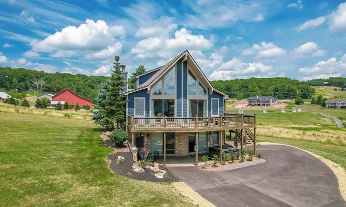 Waterfront Greens Casa | Pet friendly! Free golf and lake access! All new furnishings!