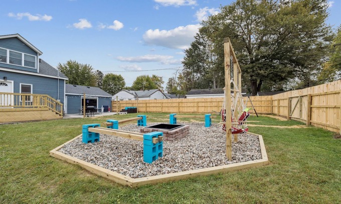 New Baltimore Casa | Pet Friendly/Gated Backyard/Game room/Hot Tub
