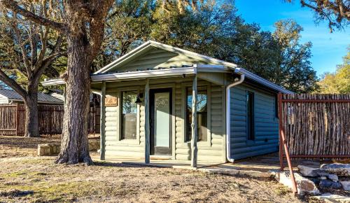 Ingram Casa | Pet-Friendly Glamping Cabin, with River Access in Ingram, Texas