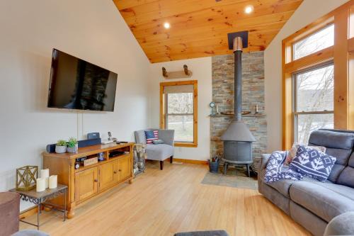 Hancock Casa | Pet-Friendly Hancock Home on the Delaware River!