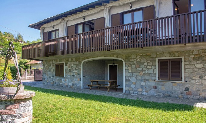 Castello Casa | Casa de vacaciones "Villa Olga Lago Maggiore" con jardín y balcón; mascotas permitidas