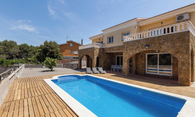 Olivella Casa | Casa "Villallop" que admite mascotas, con vistas a la montaña, piscina y Wi-Fi