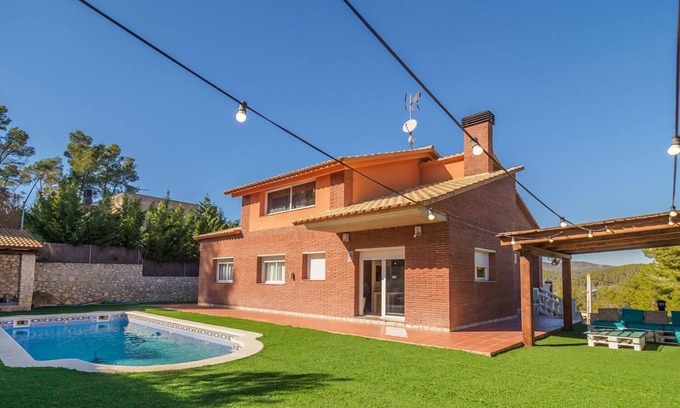 Olivella Villa | Villa de vacaciones "Mas Mestre" con vistas a la montaña, piscina y Wi-Fi; mascotas permitidas