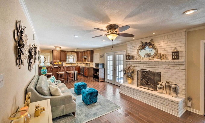 Meadowbrook Casa | Pet-Friendly Home ~ 6 Mi to Downtown Fort Worth!