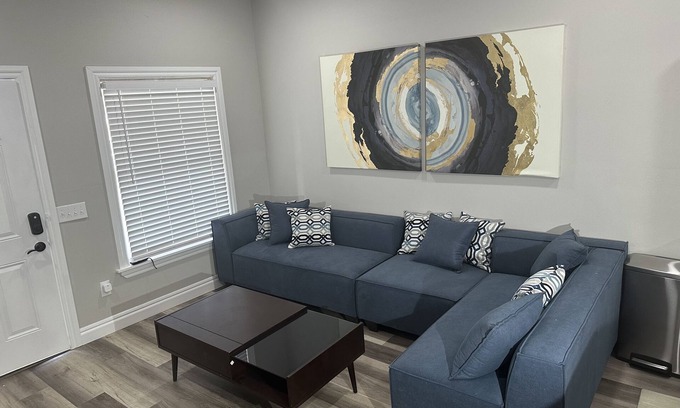 Lawton Casa | Pet friendly home; adjustable beds; near shopping and restaurants