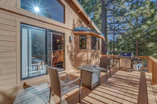 Truckee Casa | Pet-Friendly Home in Truckee with Balconies and Grill!