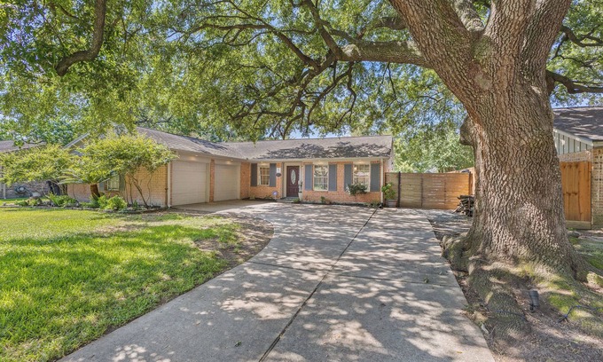 Woodlake - Briar Meadow Casa | Pet Friendly Home - Minutes to Galleria - Highland Village - Med Center