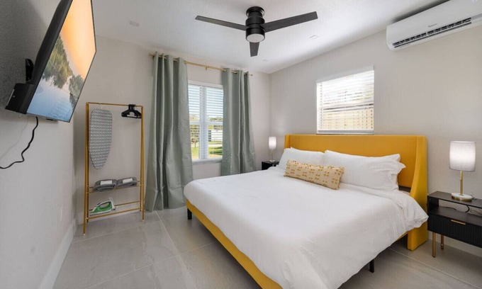 Saint Cloud Casa | Pet friendly + in Dwtn + 20mi to Disney & Parks!