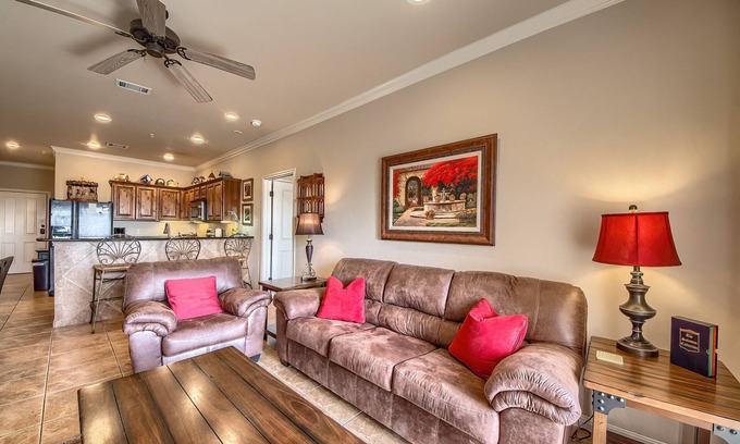 Gruene Condominio | Pet Friendly in Historic Gruene, TX! Walk to shops, dining and Gruene Hall!