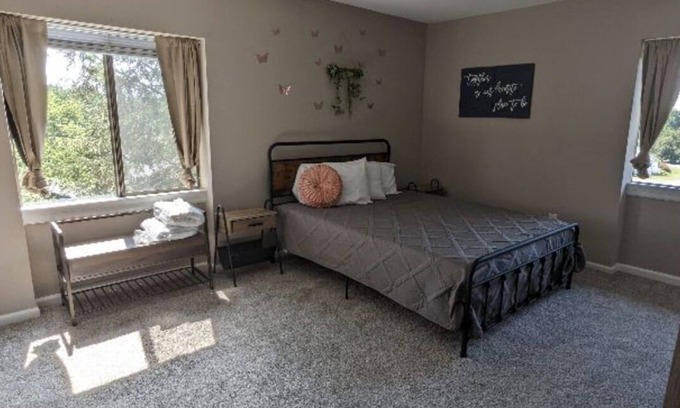 Rio Condominio | Pet Friendly in Charlottesville! UVA Medical Trauma Center School Wineries Parks