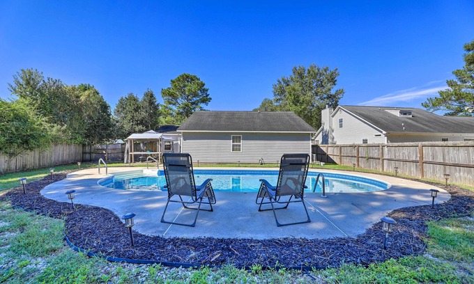 Jacksonville Casa | Pet-Friendly Jacksonville Home w/ Fenced Yard