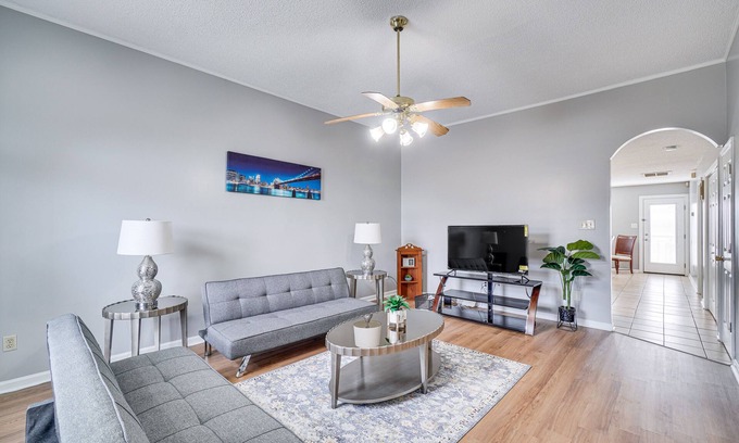 Ashley Oaks Casa | Pet-Friendly Knoxville Retreat w/ Deck + Gas Grill