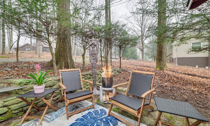 Greentown Cabina | Pet-Friendly Lake Ariel Cabin w/ Pool, Near Skiing