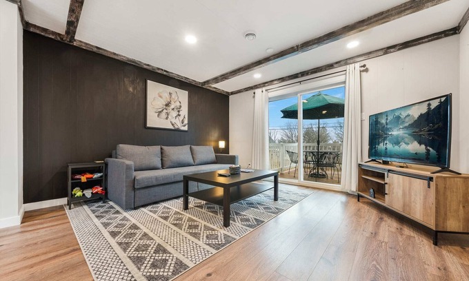 Lake Geneva Casa | Pet-Friendly Fun Spot Near Lake with Game Room