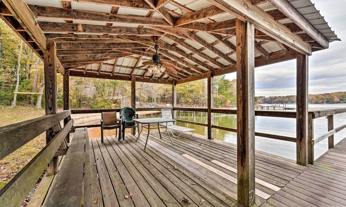 Mayhew Cabaña | ¡NUEVO! Lakefront Cottage - Swim, Boat, Fish & Golf!