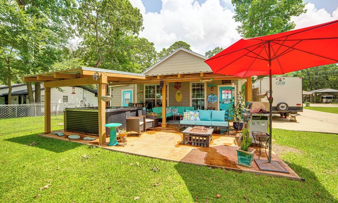 Cherokee County Casa | Pet-Friendly Lakefront Getaway w/ Hot Tub!