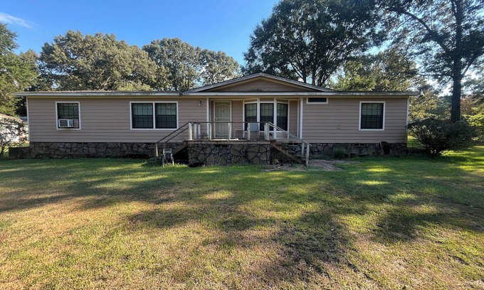 Ore City Casa | Pet Friendly - Lakeside Retreat - Wheel Chair Accessible