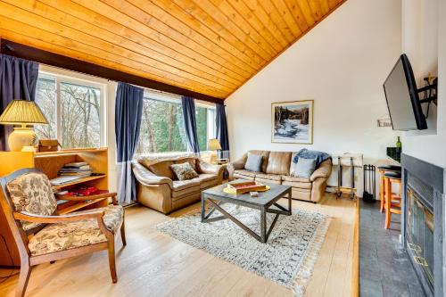 Lincoln Apartamento | Pet-Friendly Loon Mountain Condo with Deck and Grill!