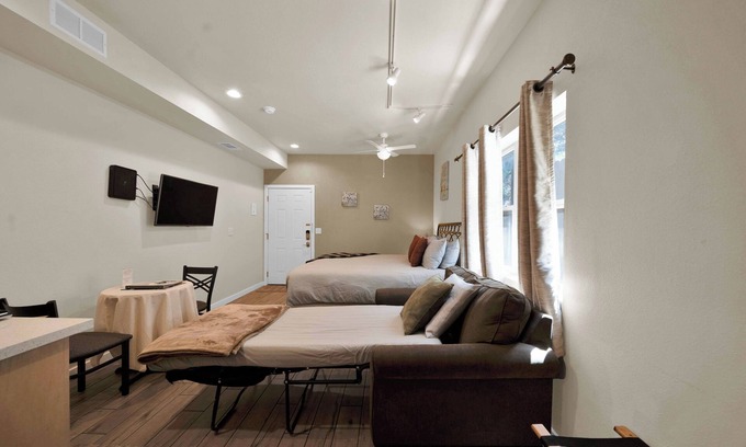 O'Brien Cama Y Desayuno | Pet friendly luxury suite surrounded by nature!