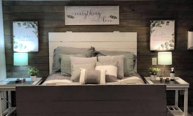 Tomball Casa | PET FRIENDLY MAIN STREET LOFT, WALKING DISTANTANCE TO OLD TOWN TOMBALL