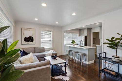 Ferndale Casa | Pet Friendly Modern Home In The Heart Of Ferndale