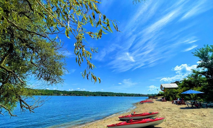Penetanguishene Casa | Pet-Friendly Nostigic Cabin with access to private lakefront
